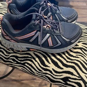 New balance trail runner tennis shoe 9.5 like new